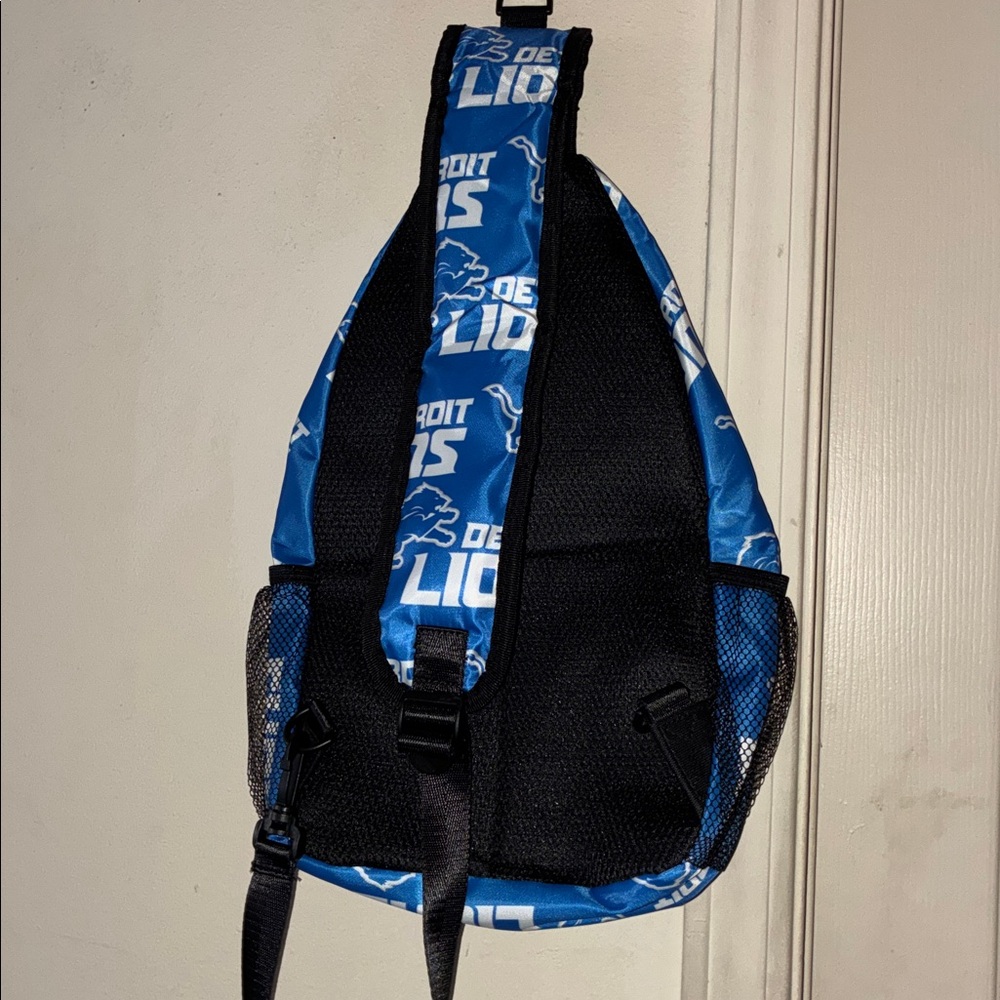 Detroit Lions Sling Bag - Picture 11 of 14